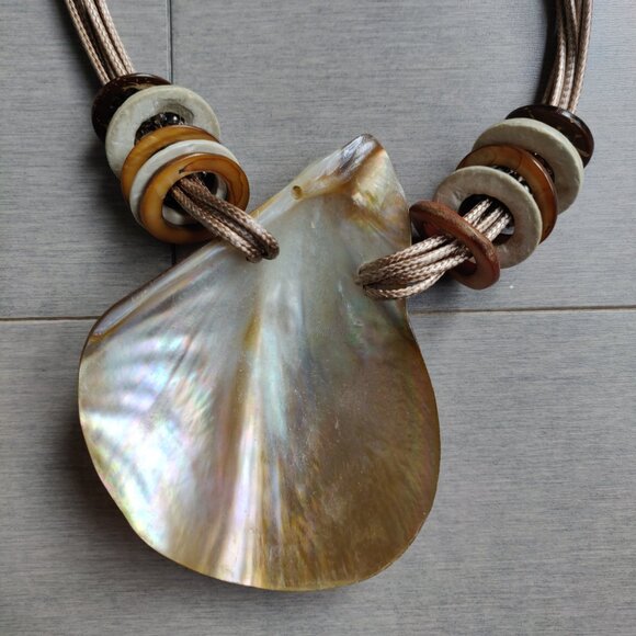 Vintage Boho Shell Necklace - Picture 4 of 5